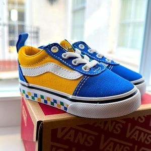 VANS BOYS INFANT WARD SNEAKER - Size 5